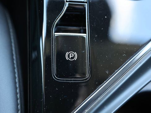 Used 2024 Kia Niro SX Touring image 31