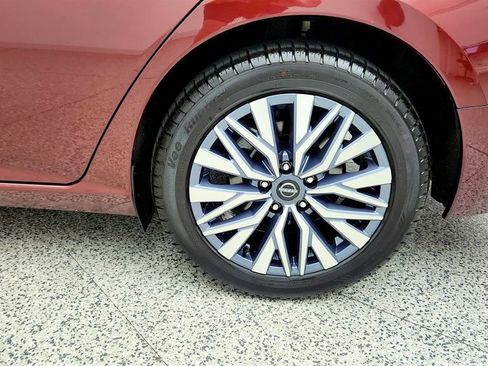 Used 2025 Nissan Altima 2.5 SV FWD image 9