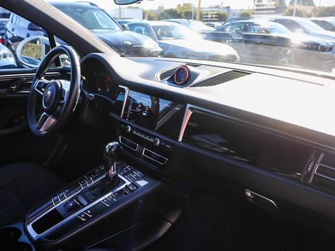 Used 2020 Porsche Macan image 16