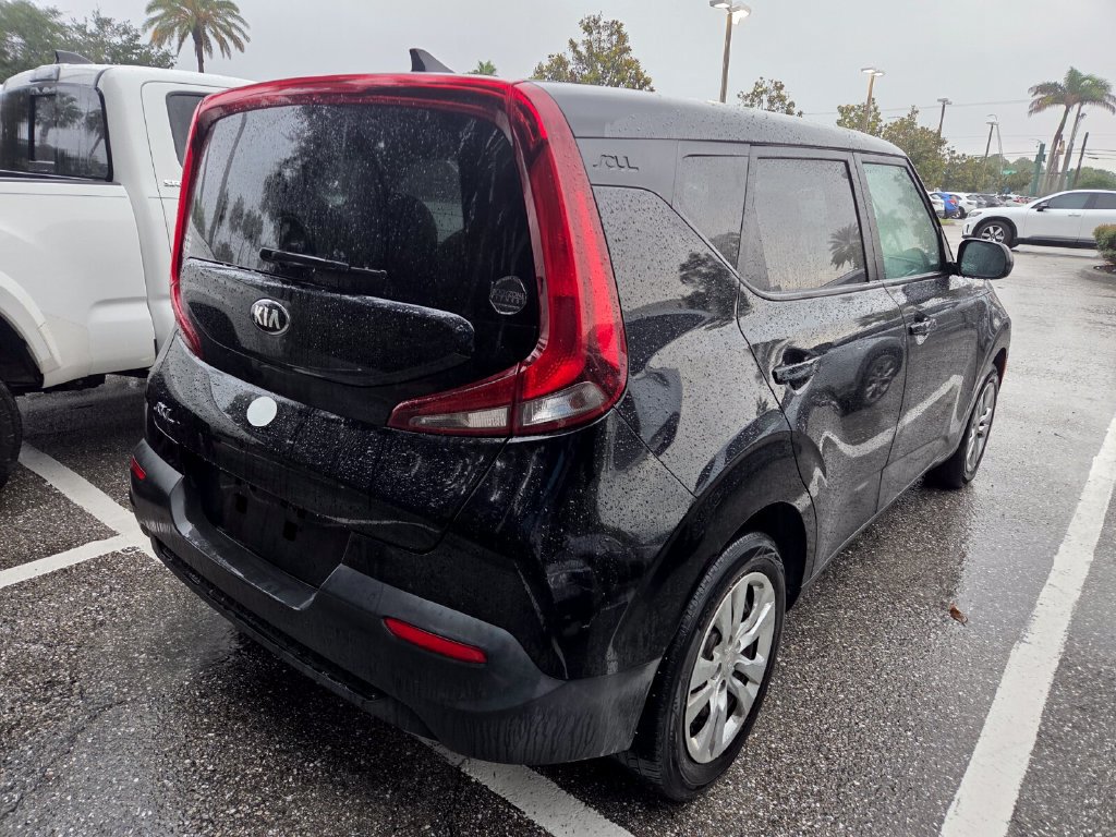 Used 2021 Kia Soul LX FWD image 2