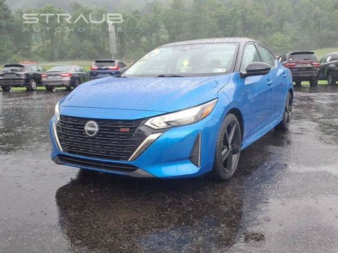 Used 2025 Nissan Sentra SR w/ SR Premium Package FWD image 3