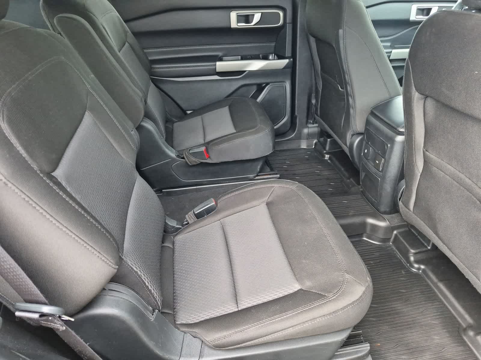 Used 2023 Ford Explorer XLT AWD/4WD image 20