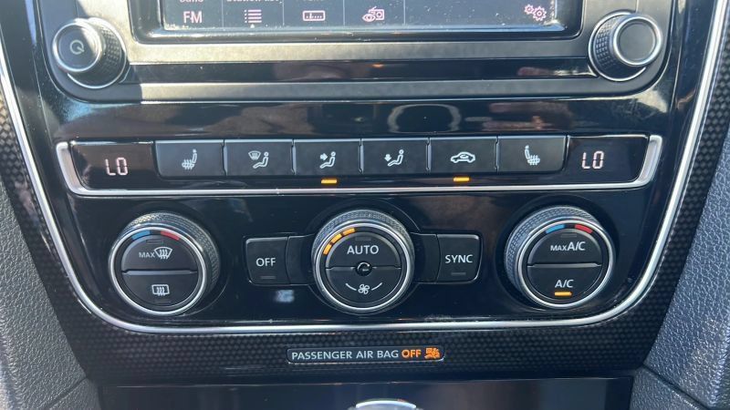 Used 2018 Volkswagen Passat 3.6 FWD image 25
