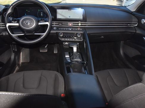 Used 2023 Hyundai Elantra SEL w/ Convenience Package image 16