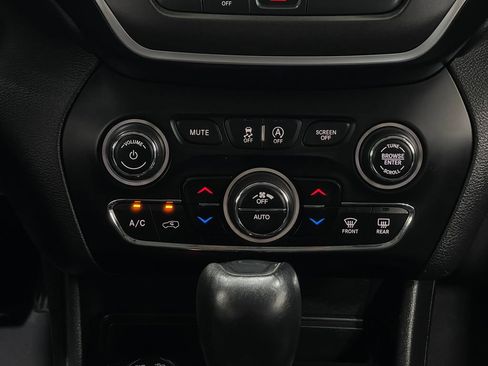 Used 2021 Jeep Cherokee Trailhawk w/ Trailer Tow Group image 25