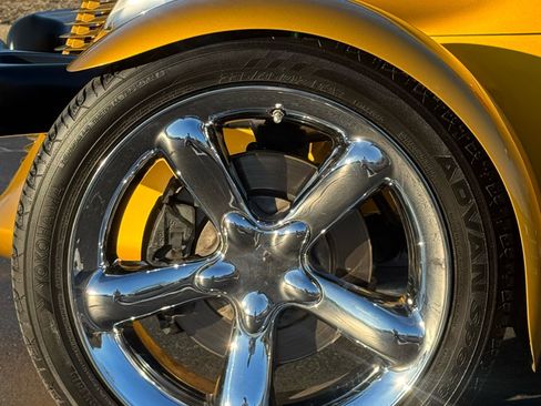 Used 2002 Chrysler Prowler image 9