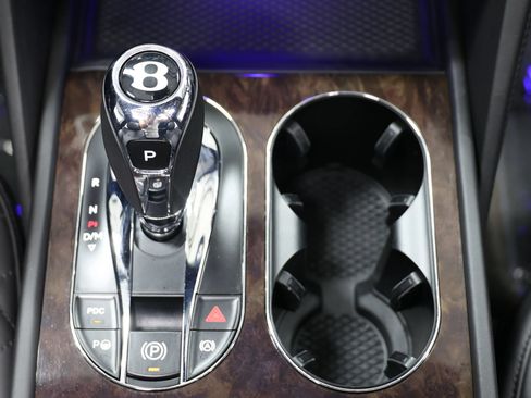 Used 2020 Bentley Bentayga Plug-In Hybrid AWD/4WD image 42