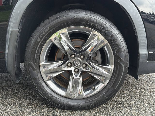 Used 2019 Toyota Highlander Limited Platinum AWD/4WD image 13
