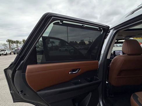 Certified 2025 Nissan Pathfinder Platinum w/ Cargo Package FWD image 27