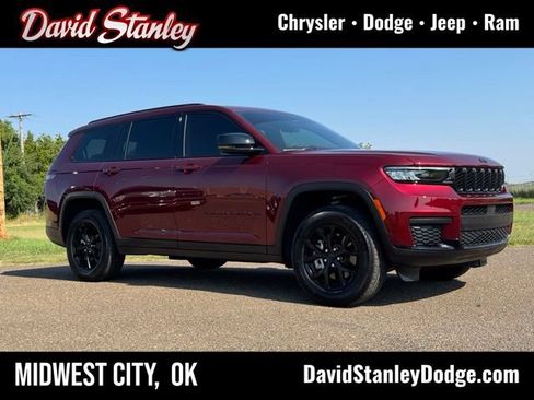 Used 2025 Jeep Grand Cherokee L Laredo RWD image 1