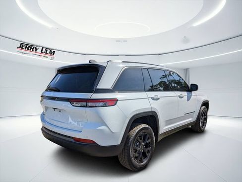 New 2026 Jeep Grand Cherokee Altitude AWD/4WD image 3
