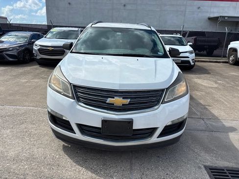 Used 2017 Chevrolet Traverse LS FWD image 2