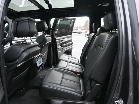 Used 2023 Jeep Grand Wagoneer 4WD w/ Convenience Group III image 18