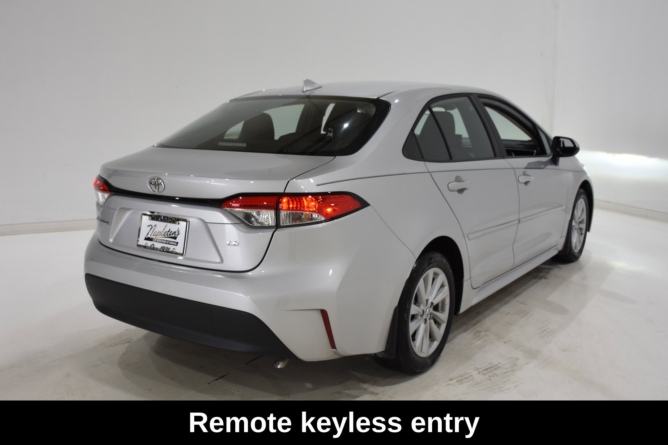 Used 2024 Toyota Corolla LE w/ LE Convenience Package FWD image 4