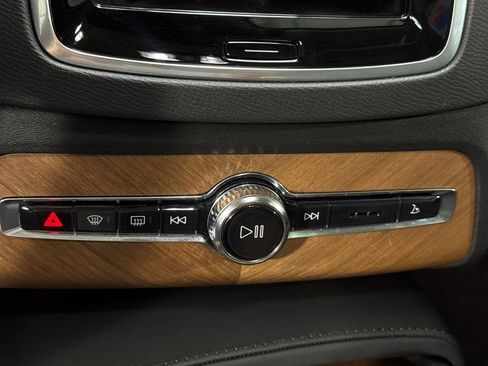 Certified 2023 Volvo XC90 B6 Plus AWD/4WD image 17