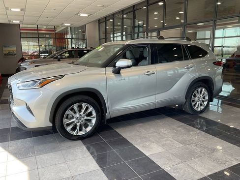 Used 2021 Toyota Highlander Limited image 3