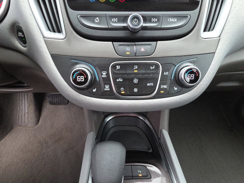 Used 2025 Chevrolet Malibu LT image 23