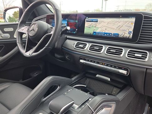 Used 2025 Mercedes-Benz GLS 450 4MATIC image 7