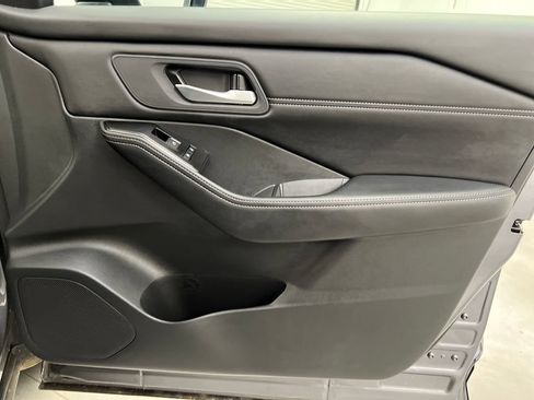 Used 2026 Nissan Rogue SL FWD image 30