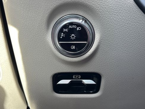 Used 2023 Mercedes-Benz C 300 Sedan image 11