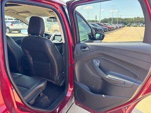 Used 2018 Ford Escape Titanium w/ Ford Safe & Smart Package FWD image 19