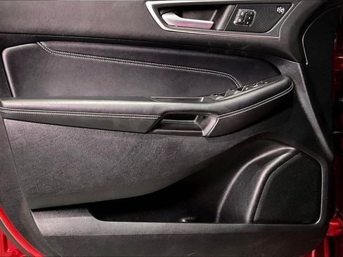 Used 2022 Ford Edge Titanium image 19