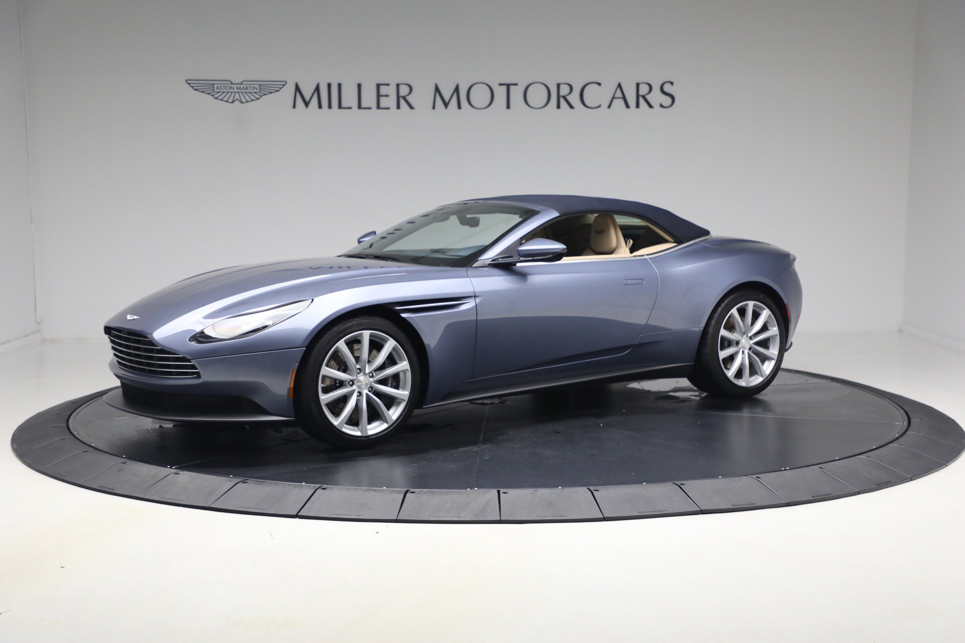 Used 2022 Aston Martin DB11 Volante RWD image 17