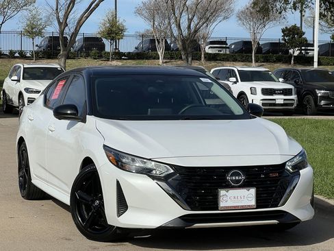 Used 2024 Nissan Sentra SR w/ SR Premium Package image 2