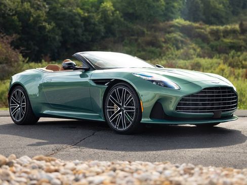 Used 2025 Aston Martin DB12 Convertible RWD image 9