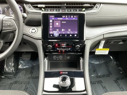 New 2025 Jeep Grand Cherokee Altitude AWD/4WD image 11