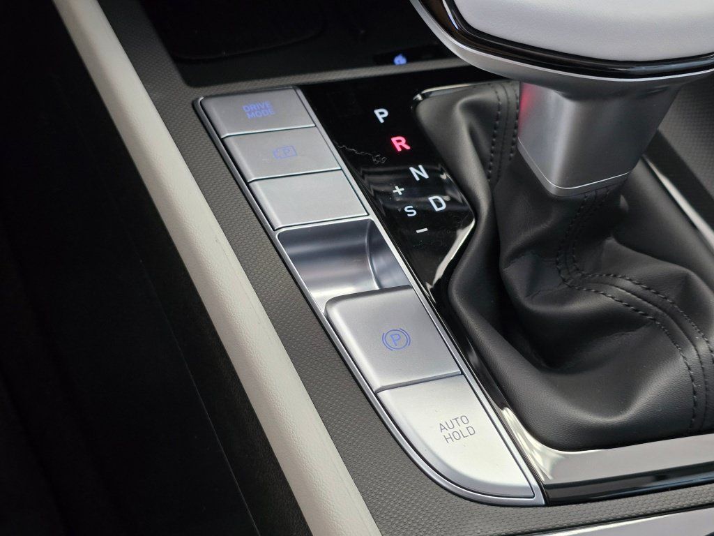 New 2026 Hyundai Elantra Limited FWD image 31