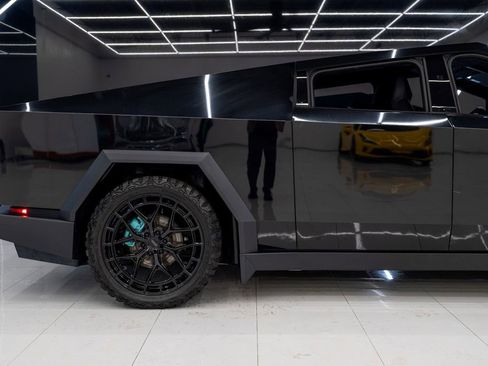 Used 2024 Tesla Cybertruck AWD Crew Cab image 10