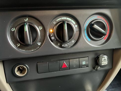 Used 2007 Jeep Wrangler Sahara AWD/4WD image 38