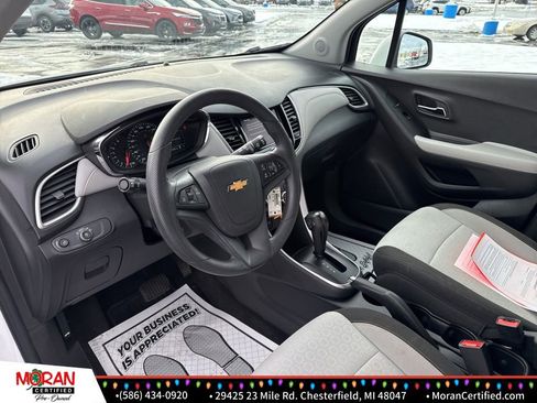 Used 2022 Chevrolet Trax LS w/ Fleet Convenience Package image 12