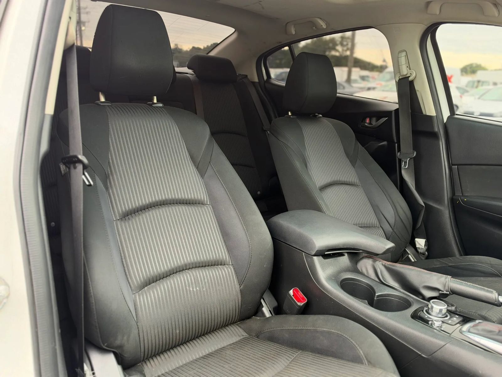 Used 2016 MAZDA MAZDA3 i Touring w/ Popular Equipment Package FWD image 5