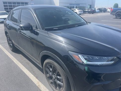 Used 2023 Honda HR-V Sport image 3