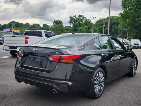Used 2024 Nissan Altima 2.5 SV w/ SV Premium Package FWD image 5