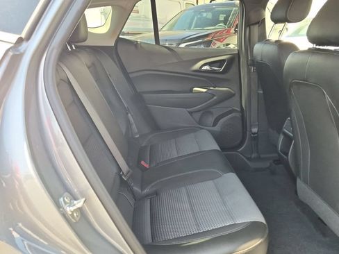 Used 2025 Chevrolet Trax LT FWD image 30