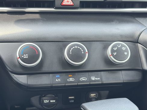 Used 2023 Hyundai Elantra SE FWD image 21