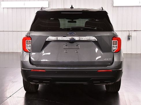 Used 2024 Ford Explorer XLT AWD/4WD image 7