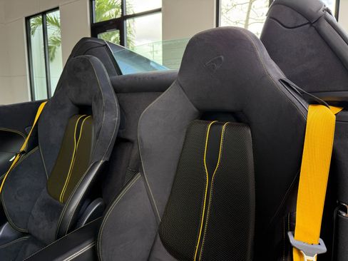 Used 2019 McLaren 570S image 40