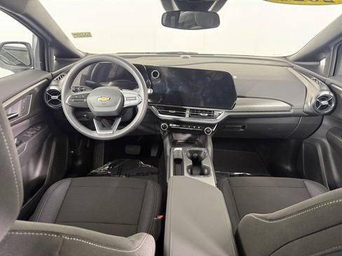 New 2026 Chevrolet Equinox EV LT image 17