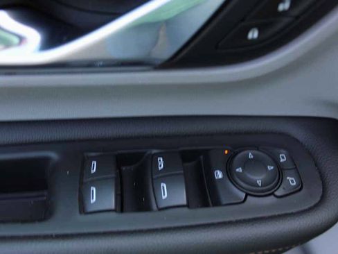 Used 2018 GMC Terrain SLE FWD image 11