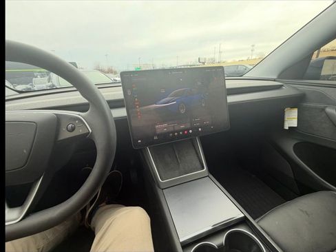 Used 2026 Tesla Model Y Long Range image 9