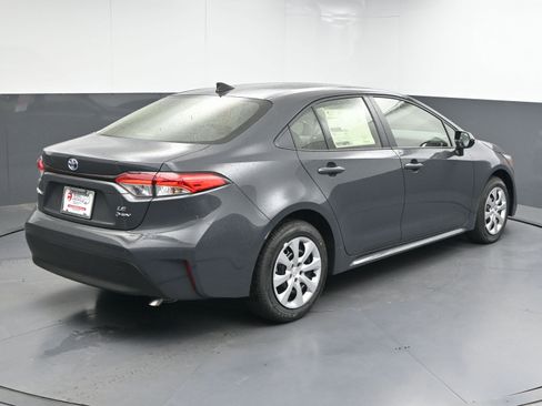 Used 2025 Toyota Corolla LE image 8