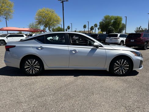 Used 2023 Nissan Altima 2.5 SV image 6