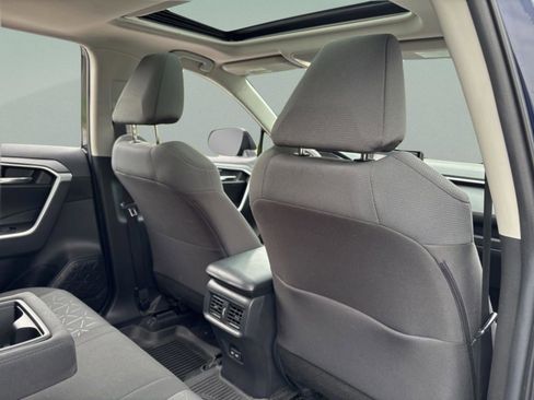 Used 2022 Toyota RAV4 XLE FWD image 31