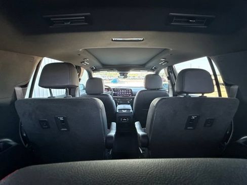 Used 2024 Chevrolet Traverse RS w/ LPO, Floor Liner Package FWD image 12