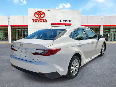 Used 2025 Toyota Camry LE image 3
