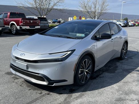 Used 2024 Toyota Prius XLE image 8